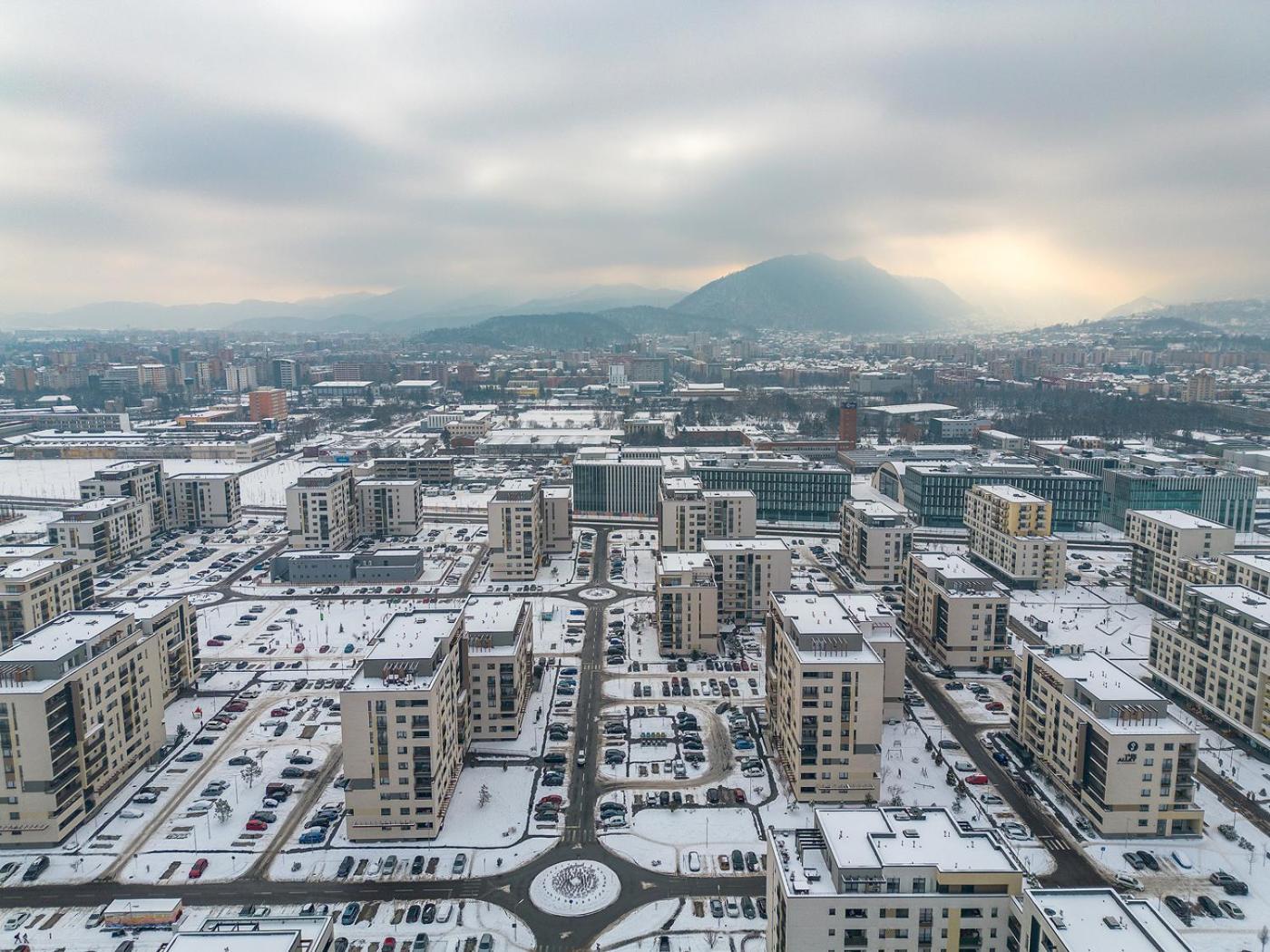 Apartment With Free Parking Near Coresi Mall By Mm Host Brașov Exterior foto